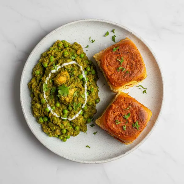 Chicken Aur Mutter bhartha with Masala Pav